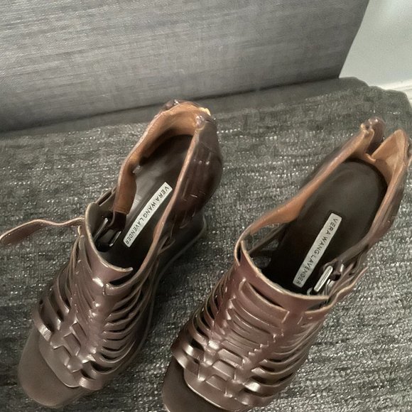 Vera Wang Lavender Platform Wedge, worn ONCE. In original box w/ Dust Bag! - Picture 5 of 8